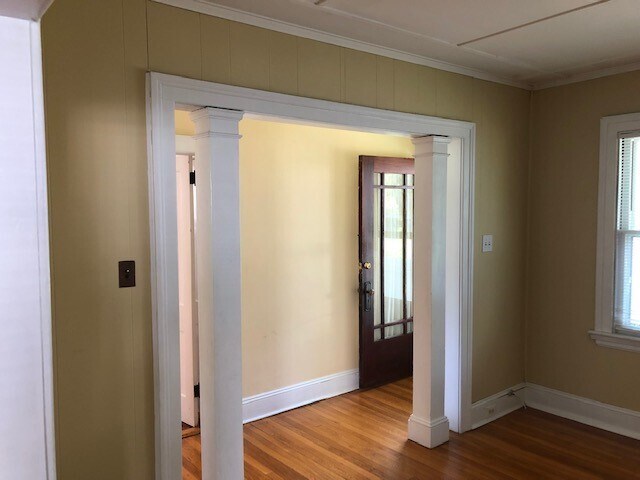 Living room/front hall - 1175 Boulevard