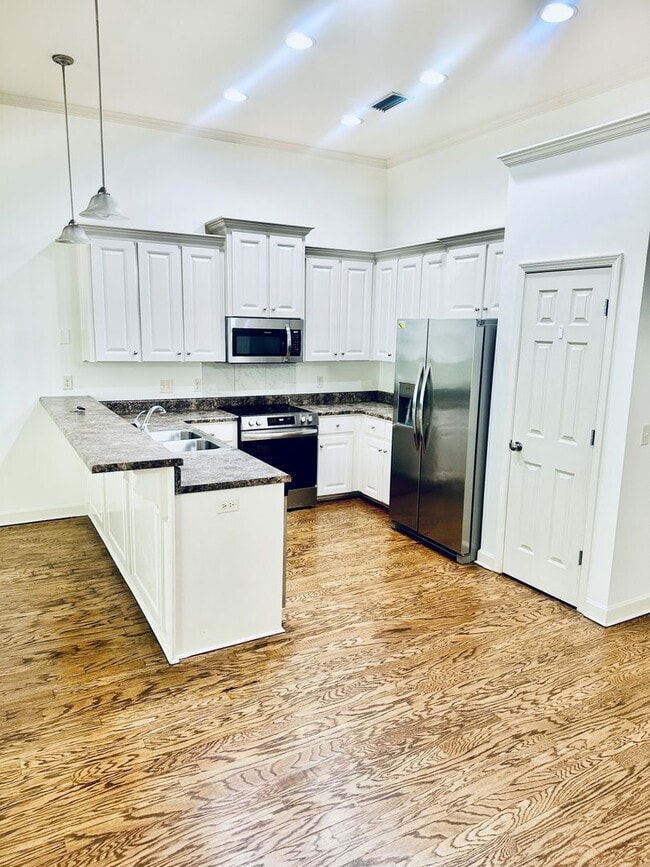 Building Photo - Grove Park Rental