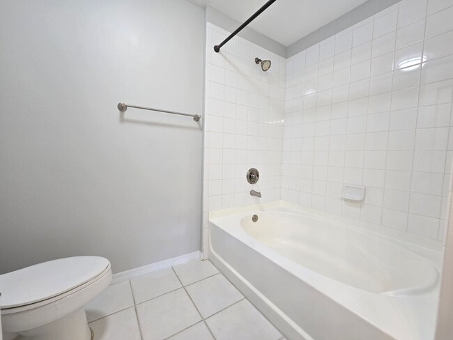 Building Photo - Luxury 1BR/1BA Condo with Fabulous Views i...