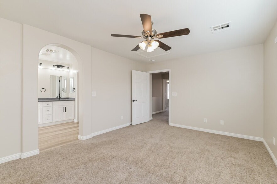 Building Photo - 995 Klamath River Ave