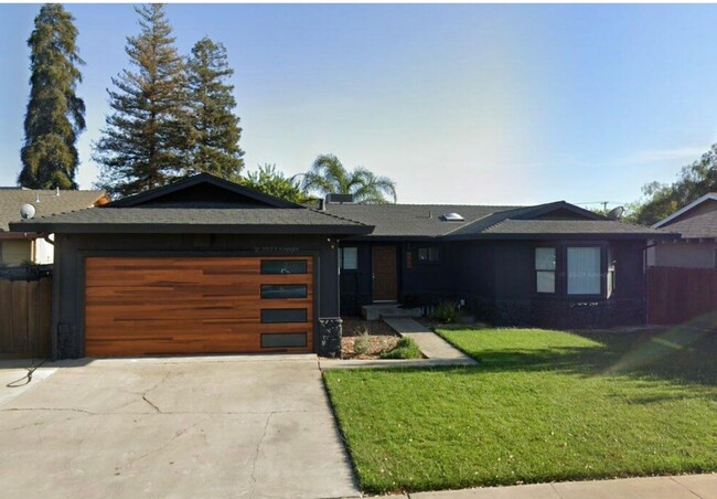 Primary Photo - 3 bed 2 bath in desirable Turlock neighbor...