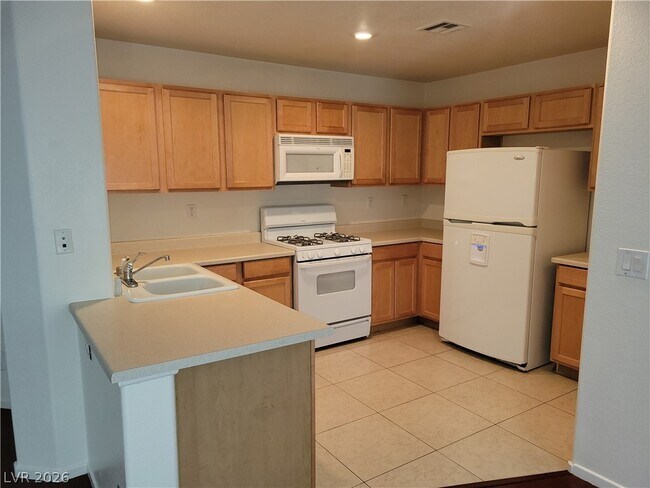 Building Photo - 9275 Hollander Ave