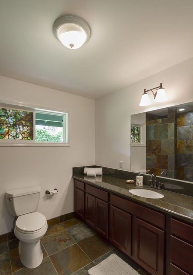 Building Photo - Estate on 1 acre 3 bedroom 2.5 baths and attached 2 car garage