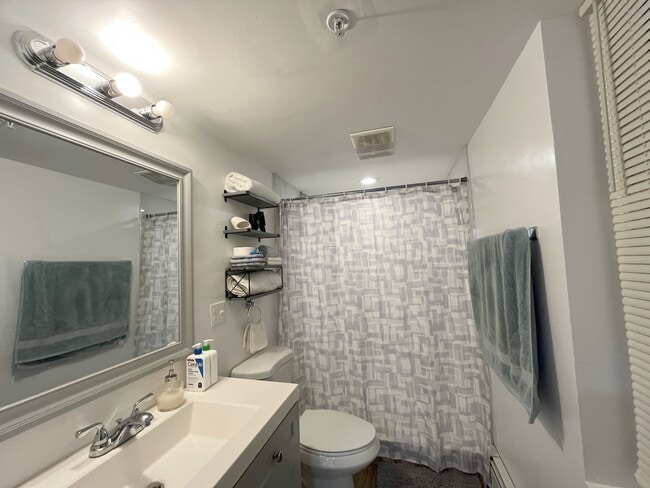 Building Photo - 376 Riverway