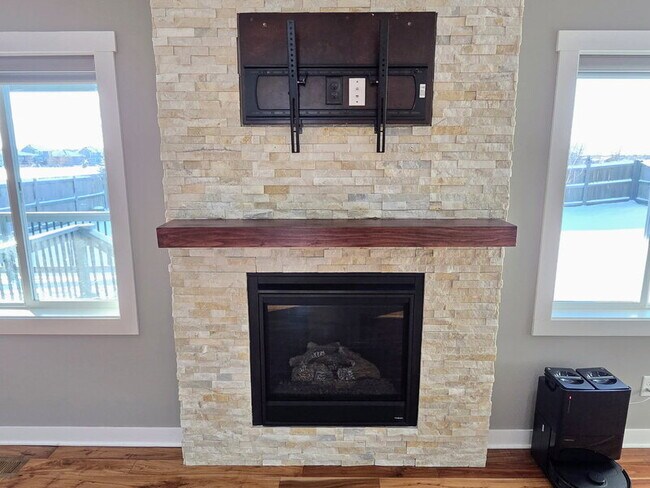 Building Photo - 482 NE Westgate Dr