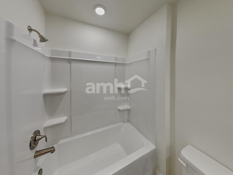Building Photo - 5986 Pinewood Ests Dr
