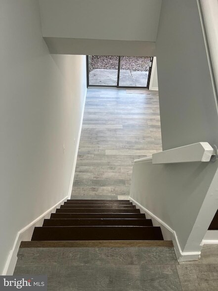Building Photo - 2214 Deerfern Crescent