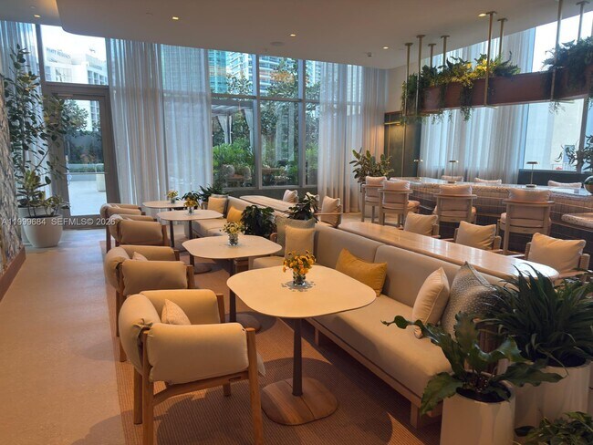 Building Photo - 77 SE 5th St