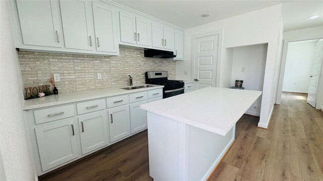Building Photo - 6725 Avenue K