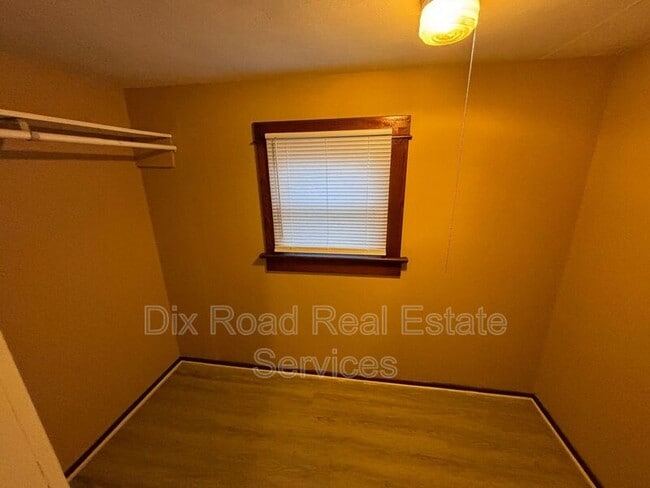 Building Photo - 2404 Mundale Ave