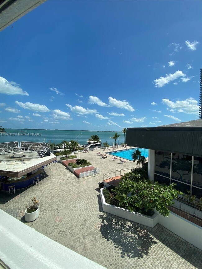 Building Photo - 905 Brickell Bay Dr