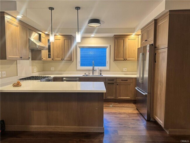 Building Photo - 2248 E Chevy Chase Dr