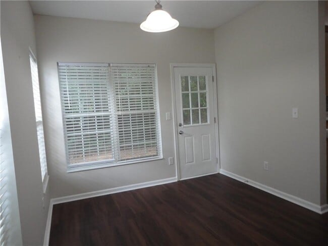 Building Photo - 1715 Crestwell Ln SW