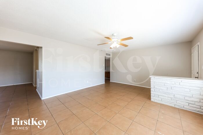 Building Photo - 5702 N 19th Dr