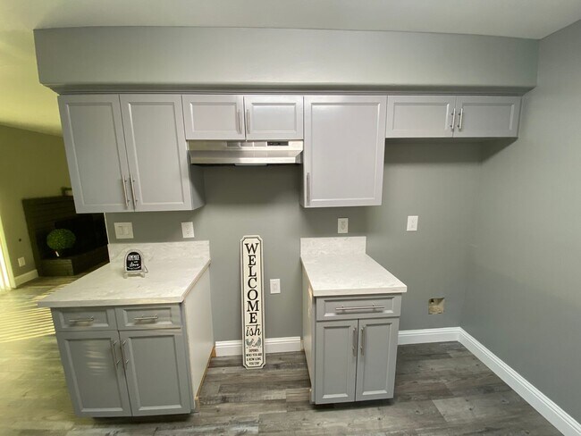 Building Photo - Gorgeous 3 BD 2 BA remodeled home availabl...