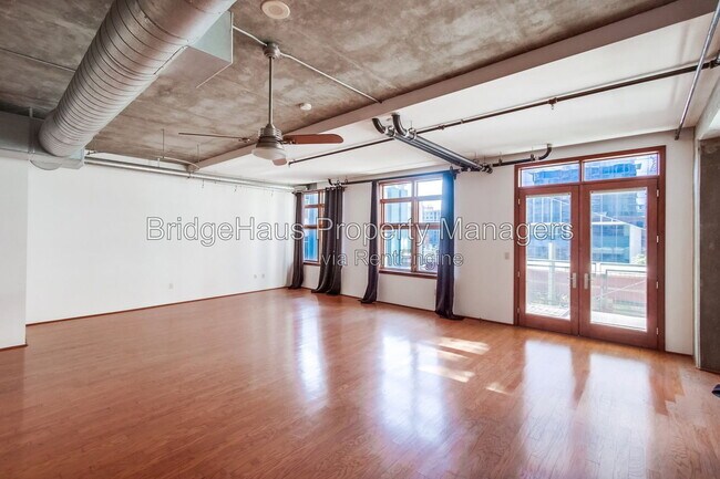 Building Photo - 877 Island Ave