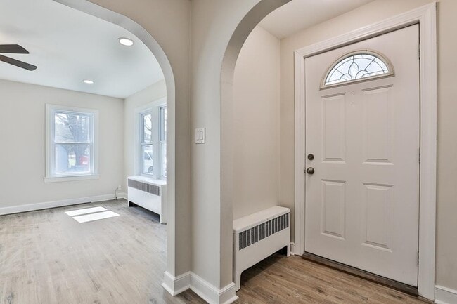 Building Photo - 139 Greeley St