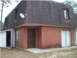 Building Photo - 1121 Lake Dr