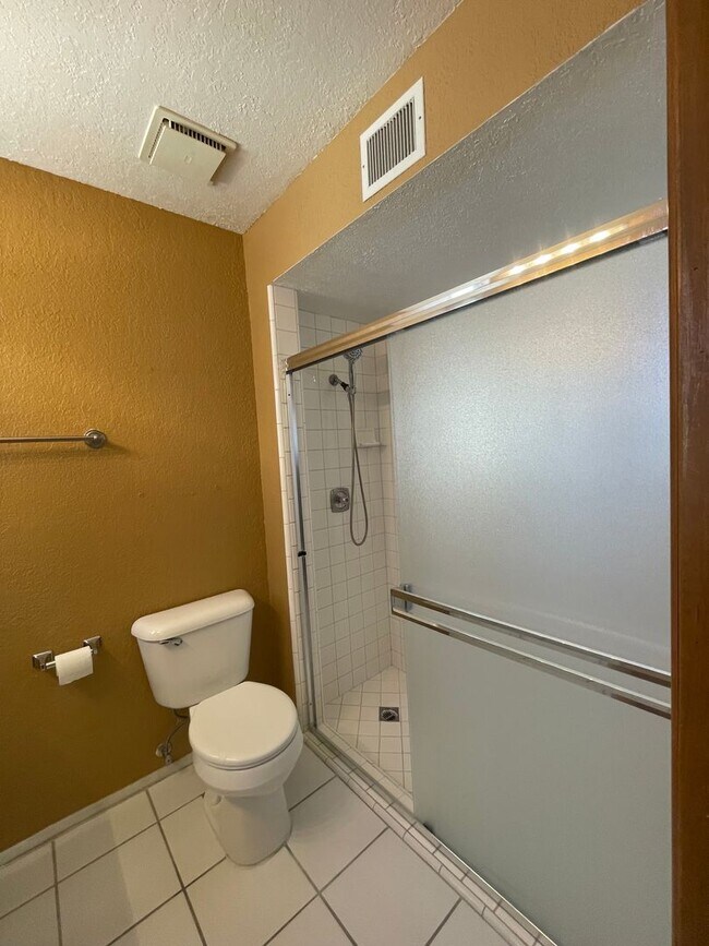 Building Photo - OWNER'S SUMMER SPECIAL-$300 OFF first 3 months! Sparkling Pool Home!