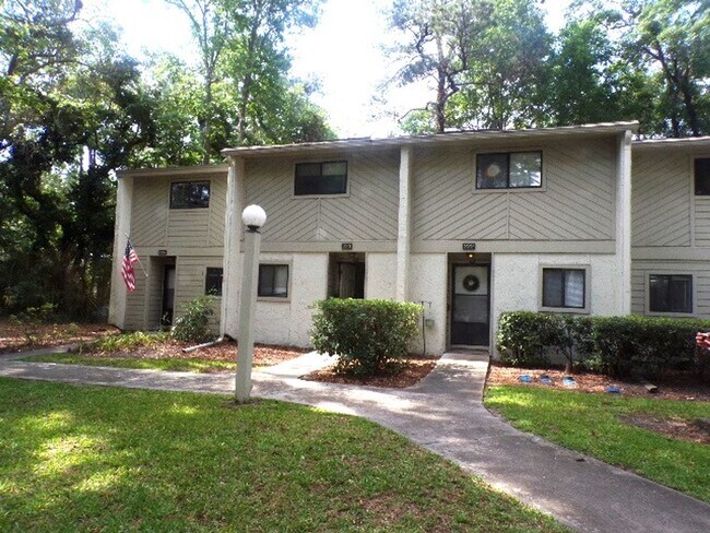 Building Photo - COMPLETELY REMODELED TOWNHOME