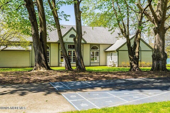 Building Photo - 157 Tulip Ln