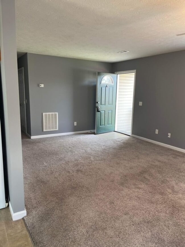 Building Photo - Beautiful 3 Bed, 2 Bath Home, Convenient Location, Close to Fort Knox