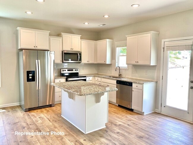 Building Photo - 4 Bedroom Home in Zebulon