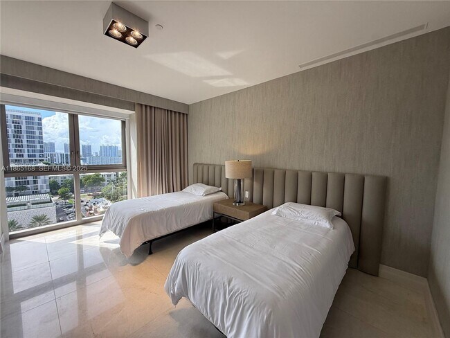 Building Photo - 17749 Collins Ave