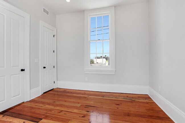 Building Photo - Spacious Uptown 2BR/2.5BA in Restored Mansion w/ GATED OFF STREET PARKING