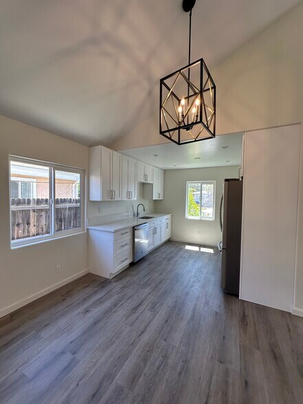 Building Photo - 3623 W 105th St