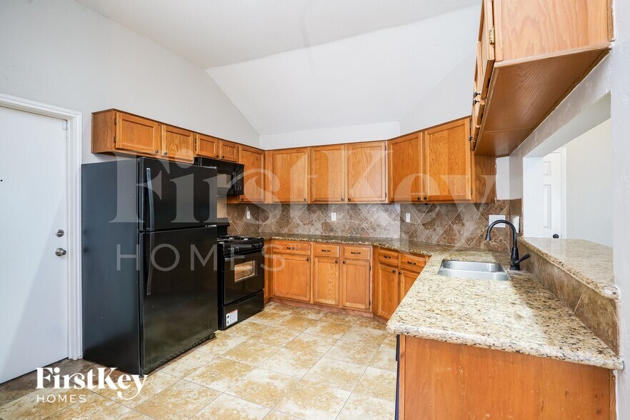 Building Photo - 2338 Loyanne Dr