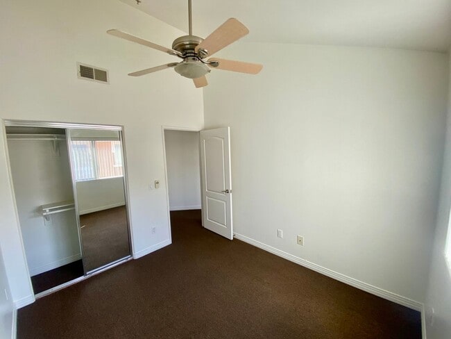 Building Photo - Spacious 4 Bed, 3 Bath Townhouse in Torran...