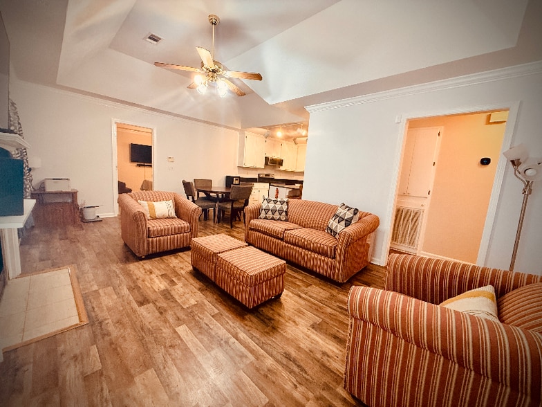 Building Photo - 8928 Asheville Dr