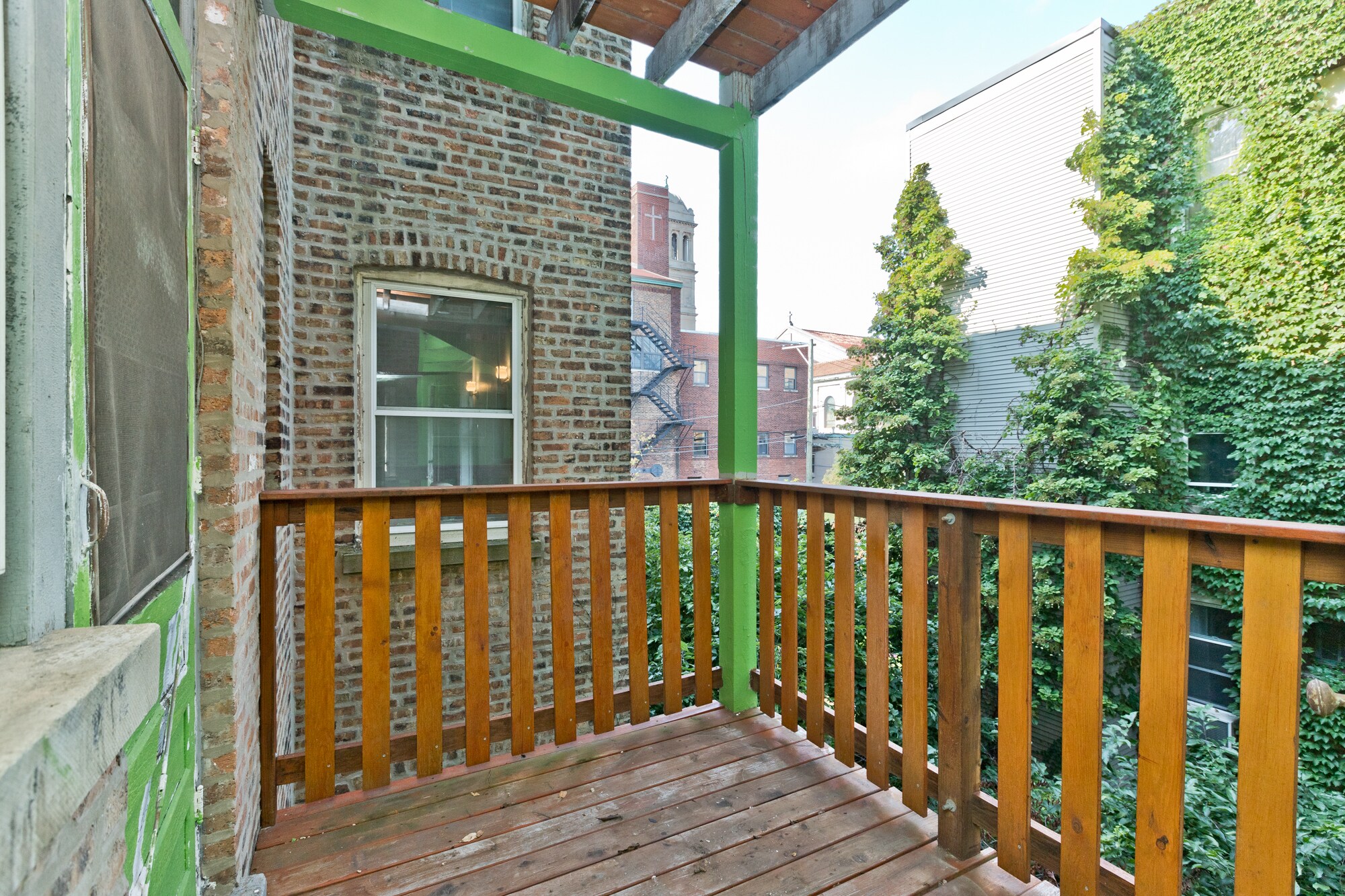 Building Photo - 1317 W Albion Ave