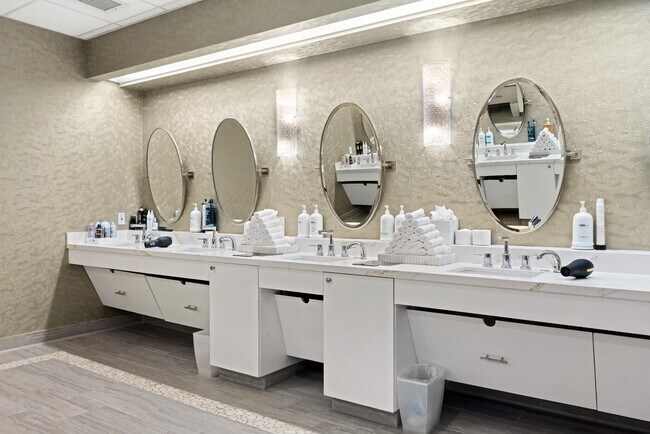 Building Photo - 5070 Lake Catalina Dr