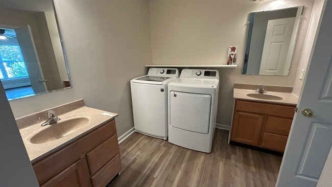 Building Photo - 16 Nickalicia Way