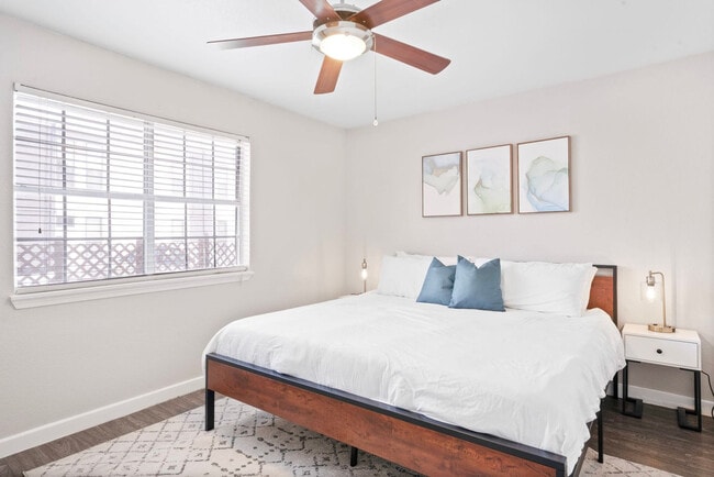 Building Photo - 2215 Town Lake Cir