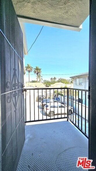 Building Photo - 1022 S Norton Ave