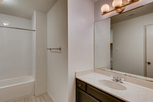 Building Photo - 4501 Kalama Dr