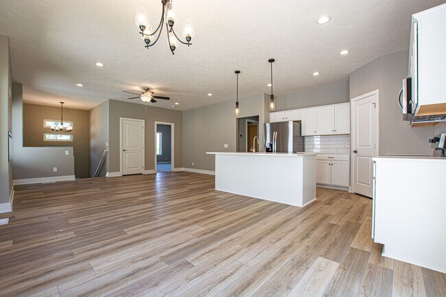 Building Photo - 358-S400 N Allen Street