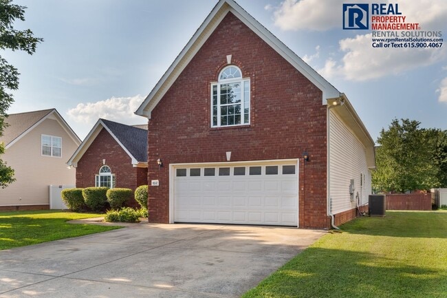 Building Photo - Amazing 3 bedroom home with attached garage!