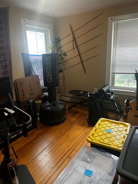 Building Photo - 147 Woodlawn Ave