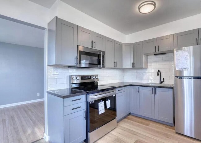 Building Photo - 7233 W Lakefield Dr