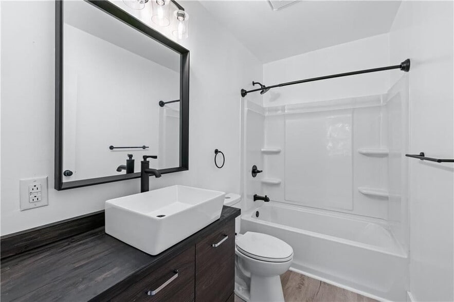 Building Photo - 1035 Astor Ave SW