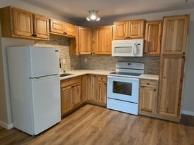 Building Photo - 11896 SE Sovereign Ct