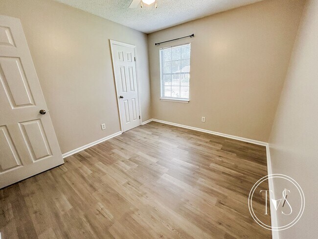 Building Photo - 258 Garden Cir