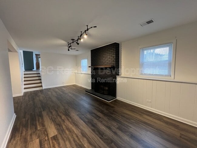 Building Photo - 231 Ridgefield Ln