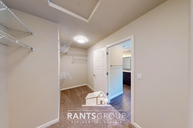 Building Photo - Luxury 4-Bedroom Home with 5-Car Garage & ...