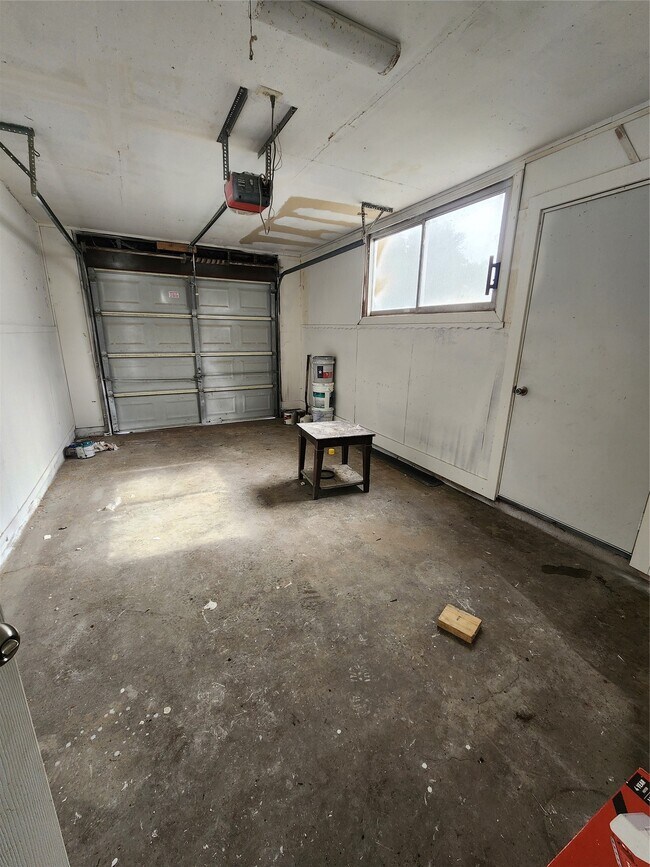 Building Photo - 9711 Aguila St