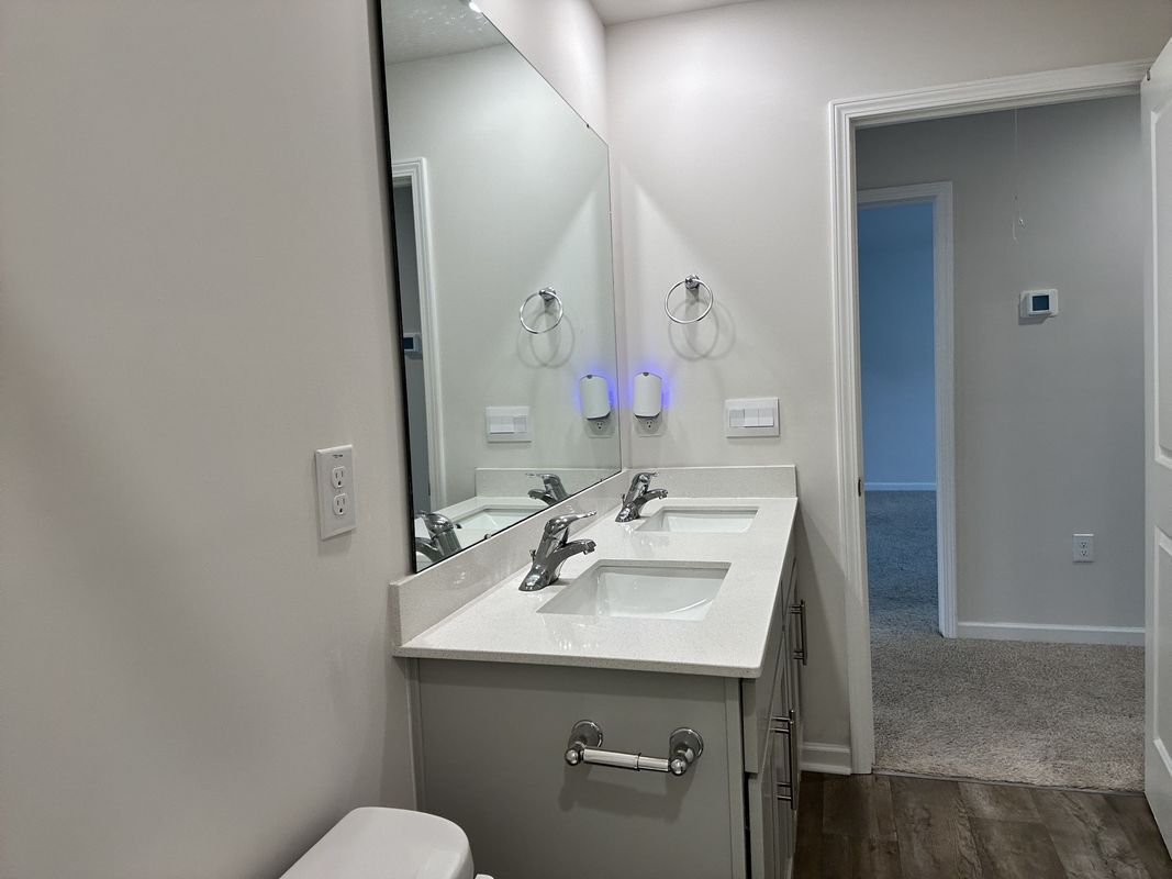 Building Photo - 5459 Carolines Way